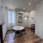 Apartmán Romantique Avec Balneo En Plein Centre De Nîmes