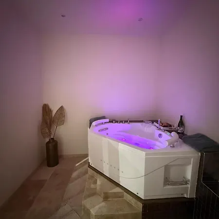 Romantique Avec Balneo En Plein Centre De Lejlighed